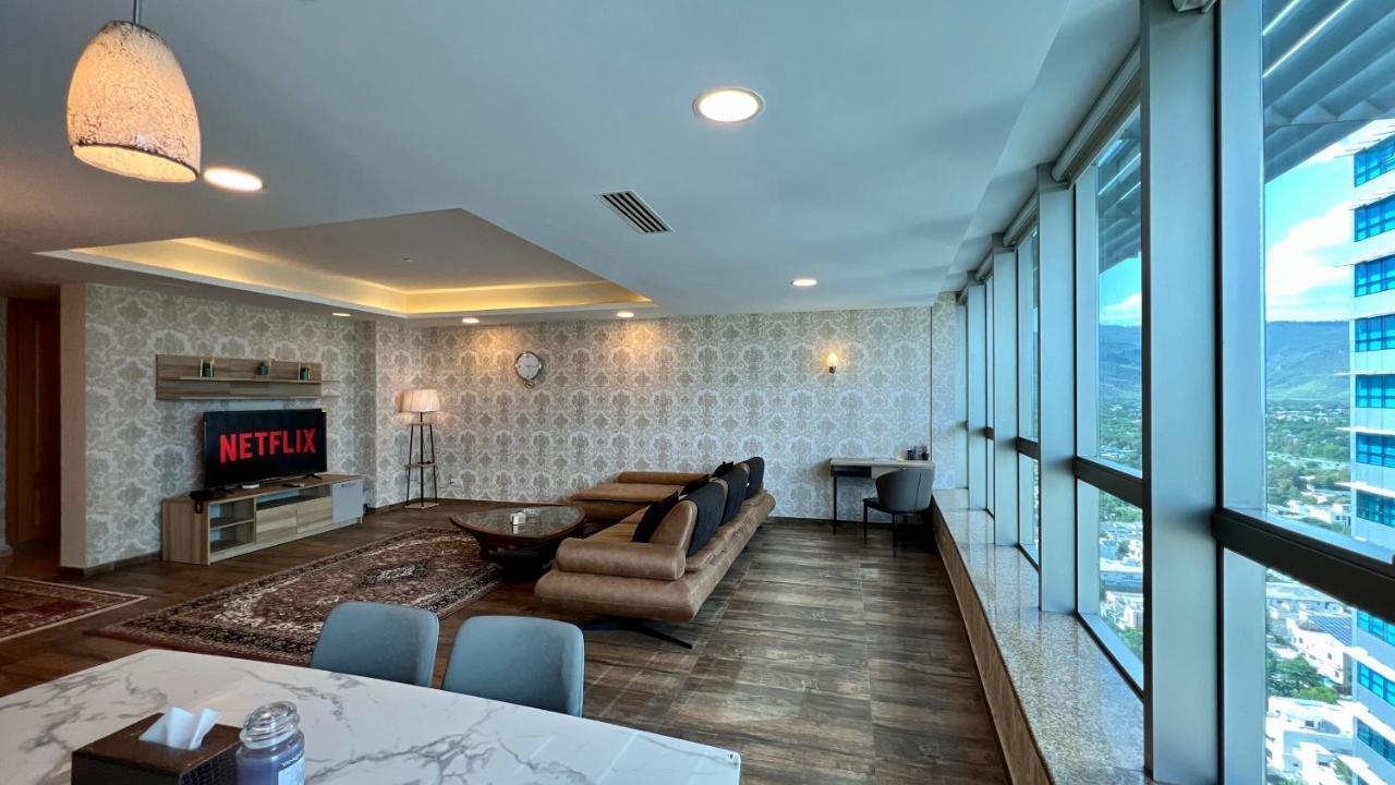 Centaurus Apartment City View Three Beds 이슬라마바드 외부 사진